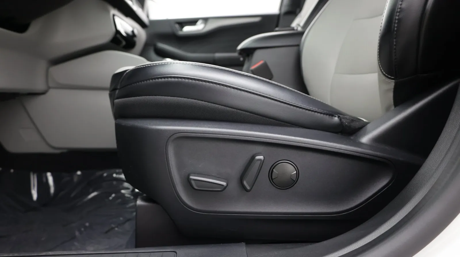 Ford Escape photo 17