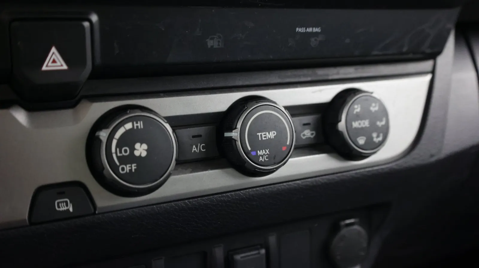 Toyota Tacoma photo 16