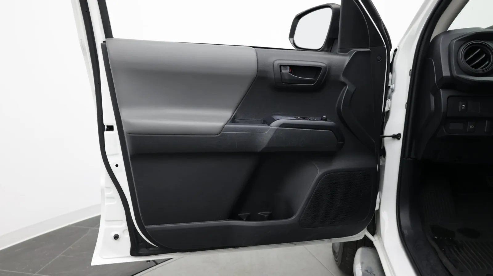 Toyota Tacoma photo 11