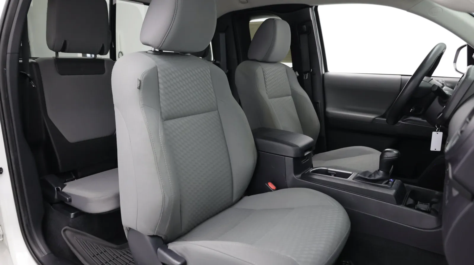 Toyota Tacoma photo 29