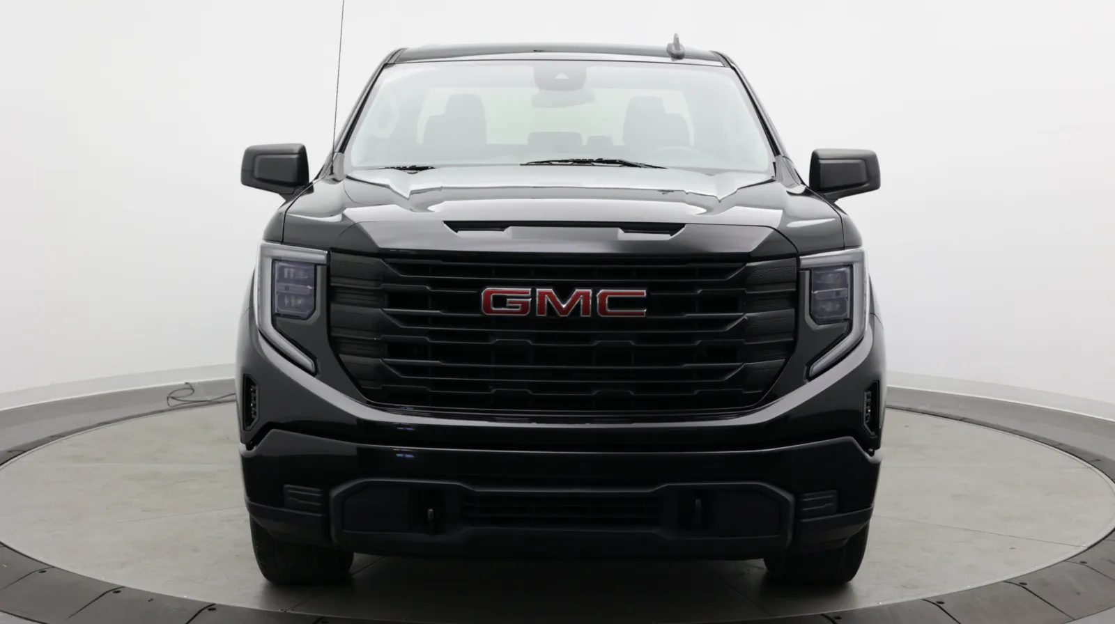GMC Sierra photo 2