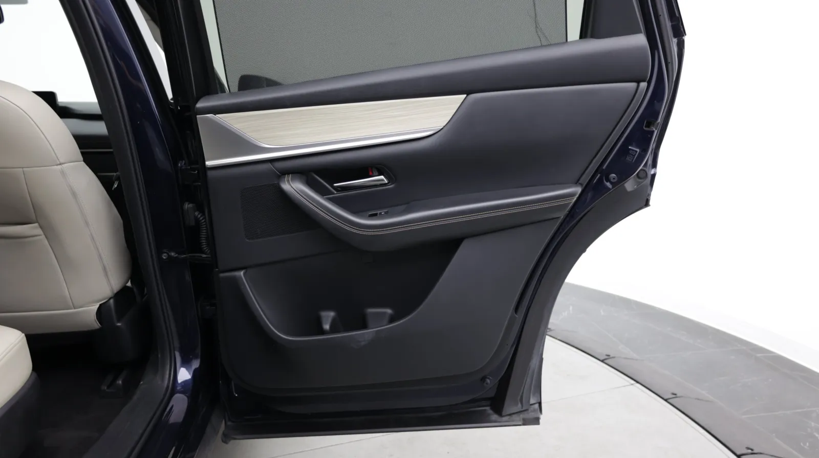 Mazda CX-90 photo 36