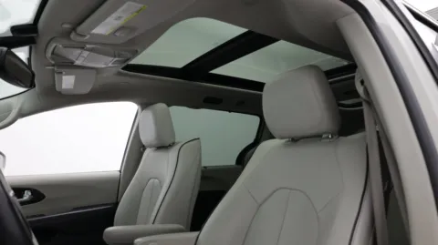 More photos of 2021 Chrysler Pacifica Hybrid Limited at Auto Boutique Florida, FL