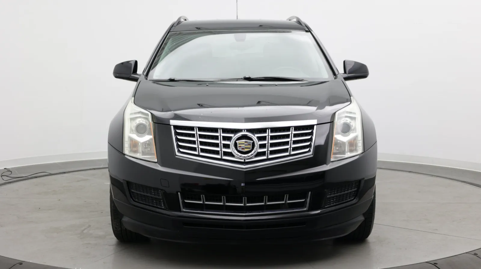 Cadillac SRX photo 2