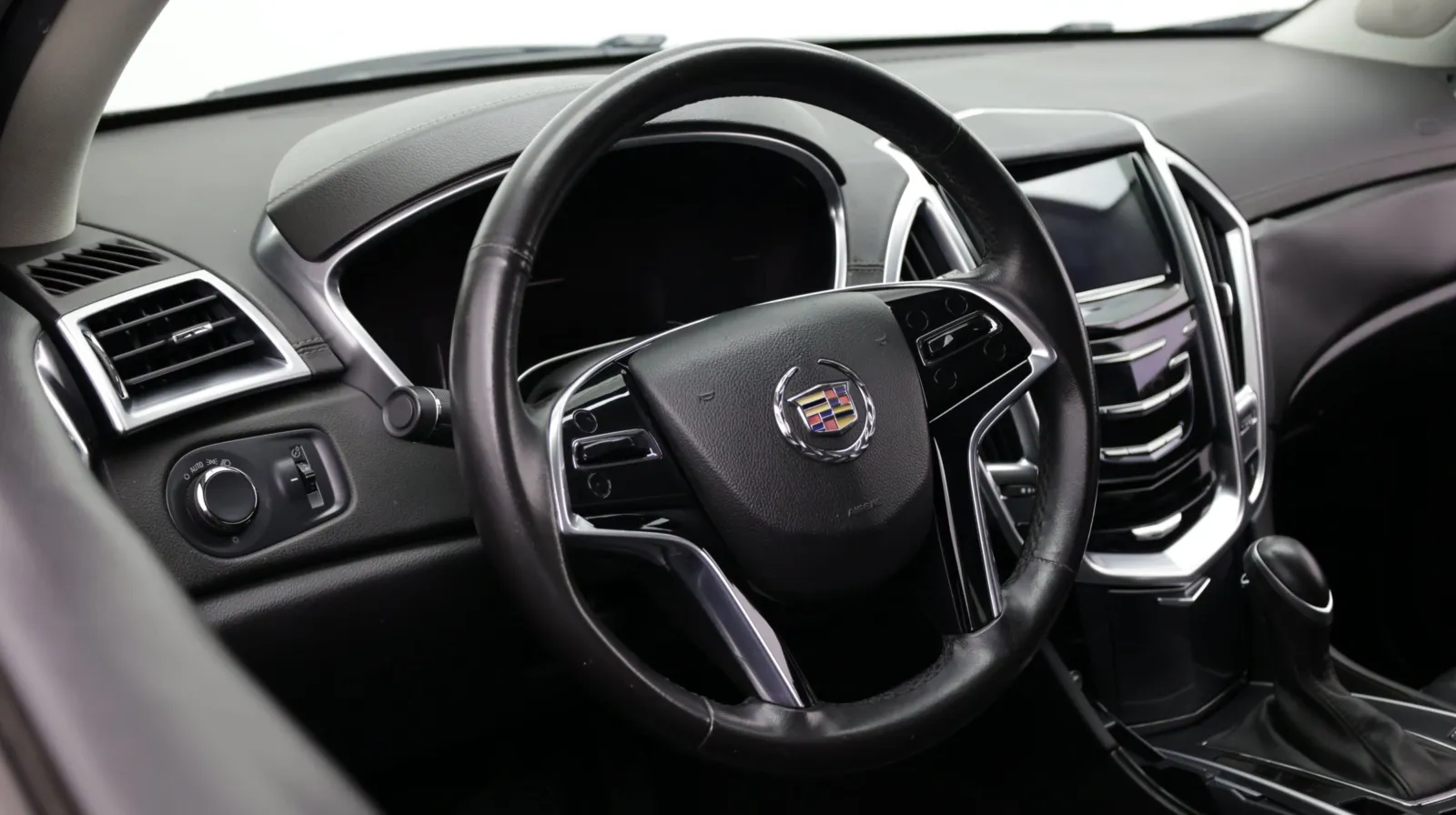 Cadillac SRX photo 9