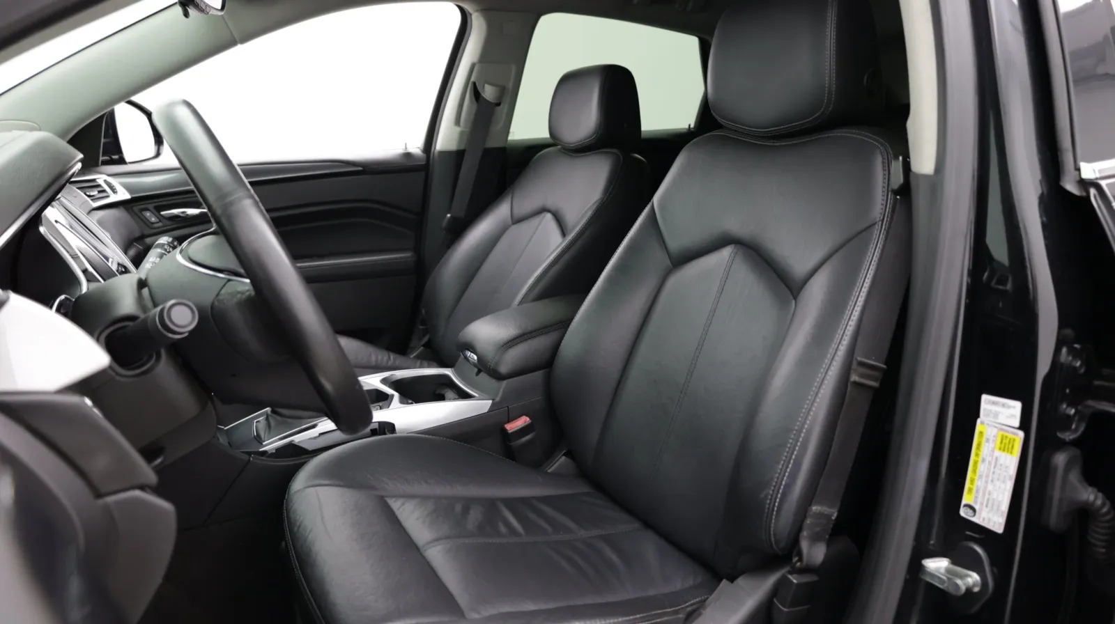 Cadillac SRX photo 14