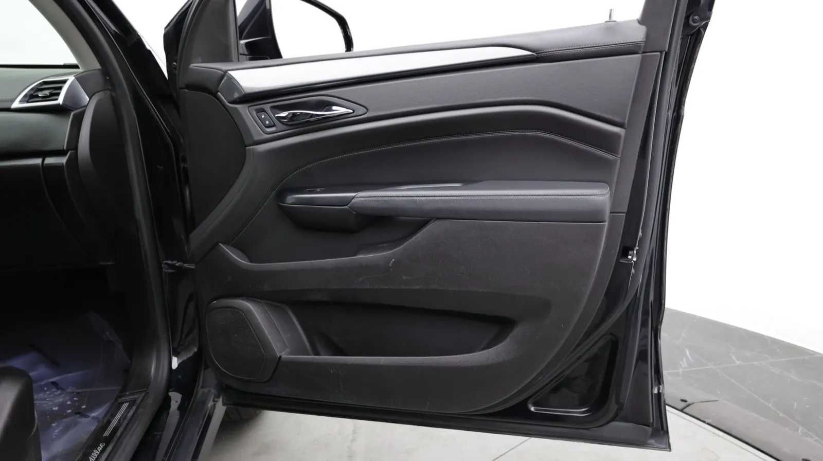 Cadillac SRX photo 29