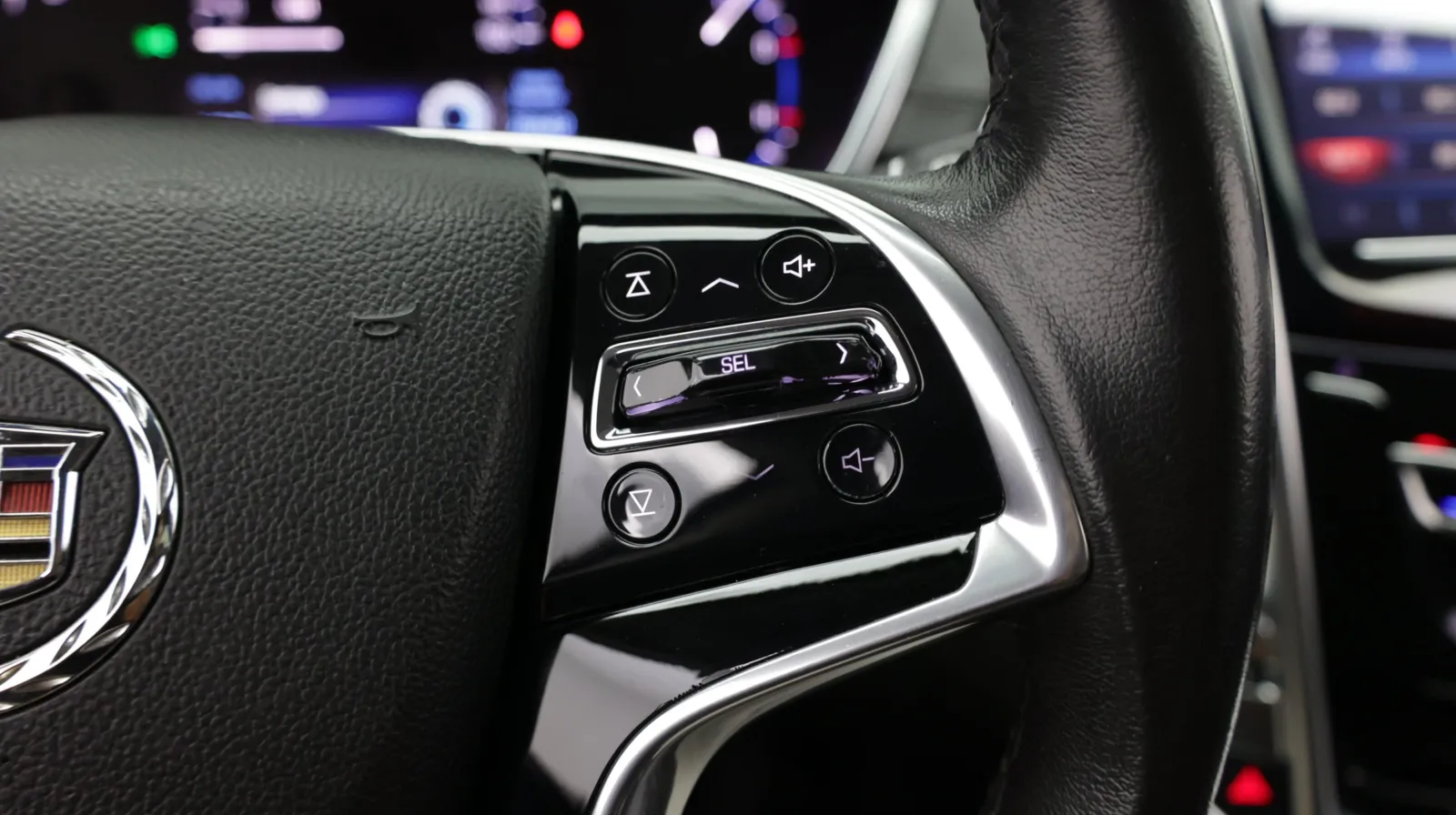 Cadillac SRX photo 18