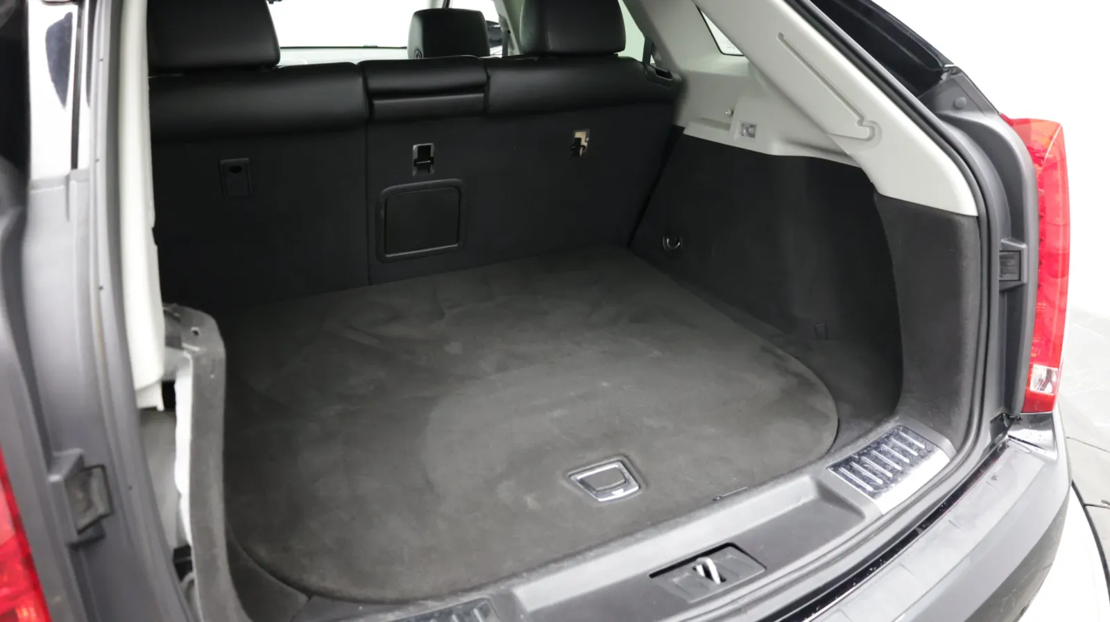 Cadillac SRX photo 26