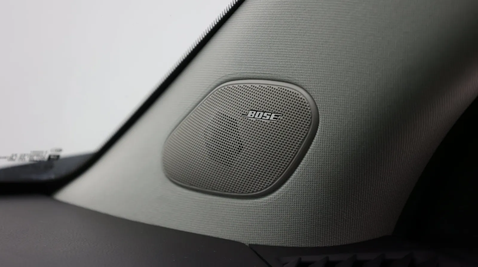 Cadillac SRX photo 19