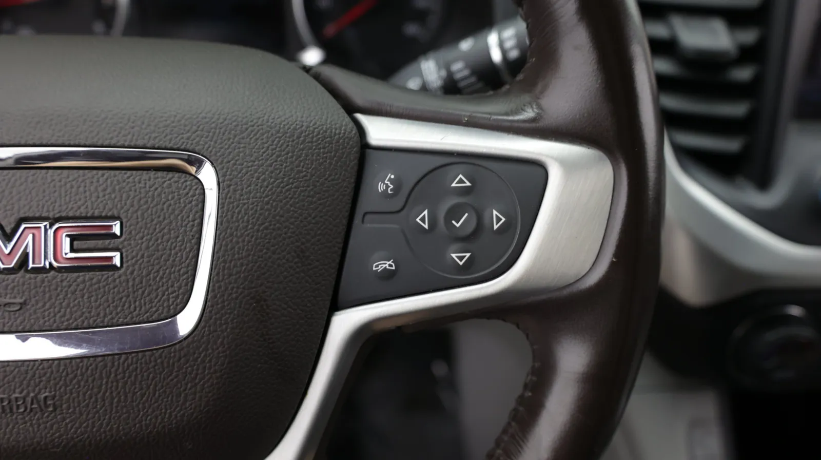 GMC Acadia photo 24