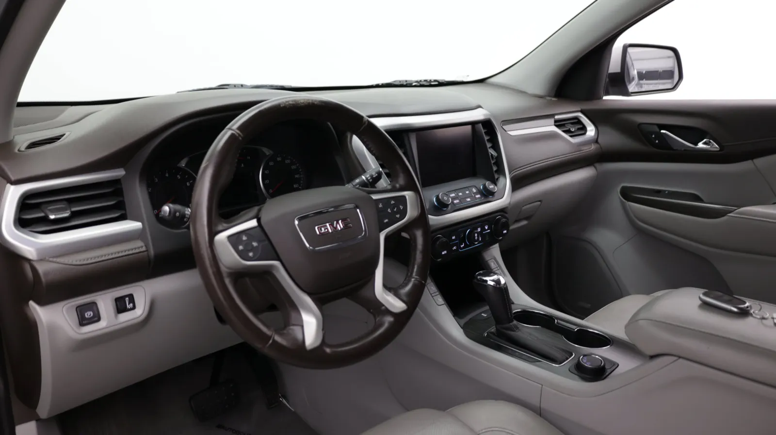 GMC Acadia photo 14