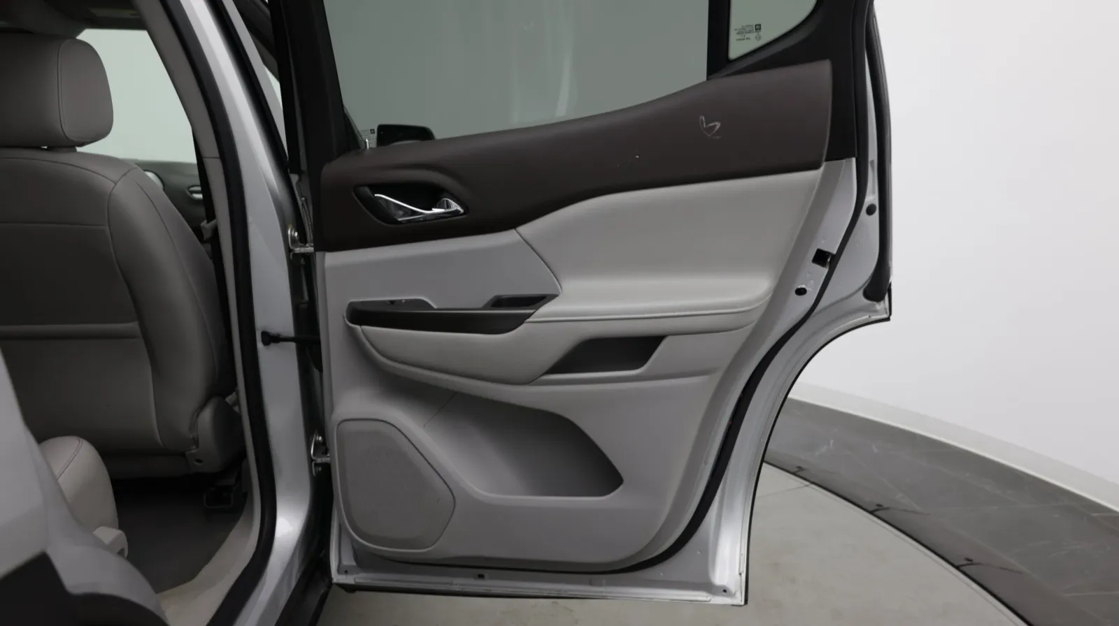 GMC Acadia photo 39