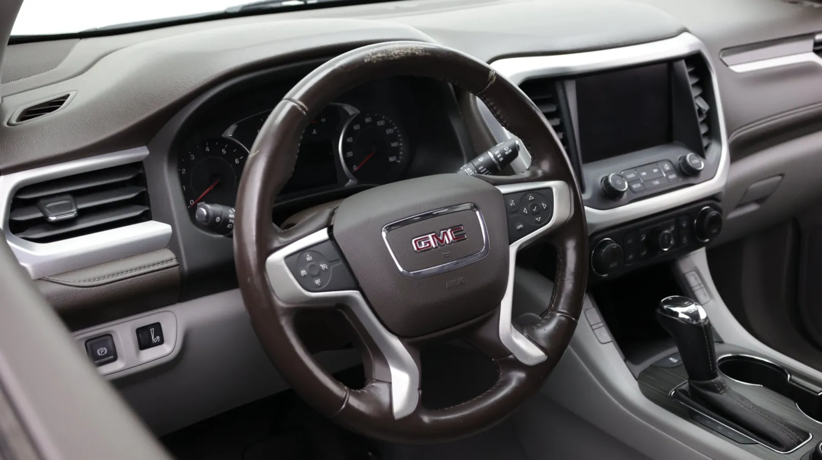 GMC Acadia photo 12