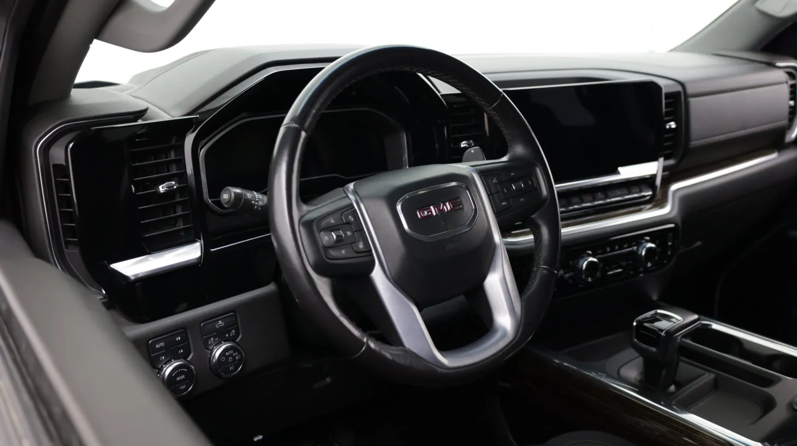 GMC Sierra photo 11