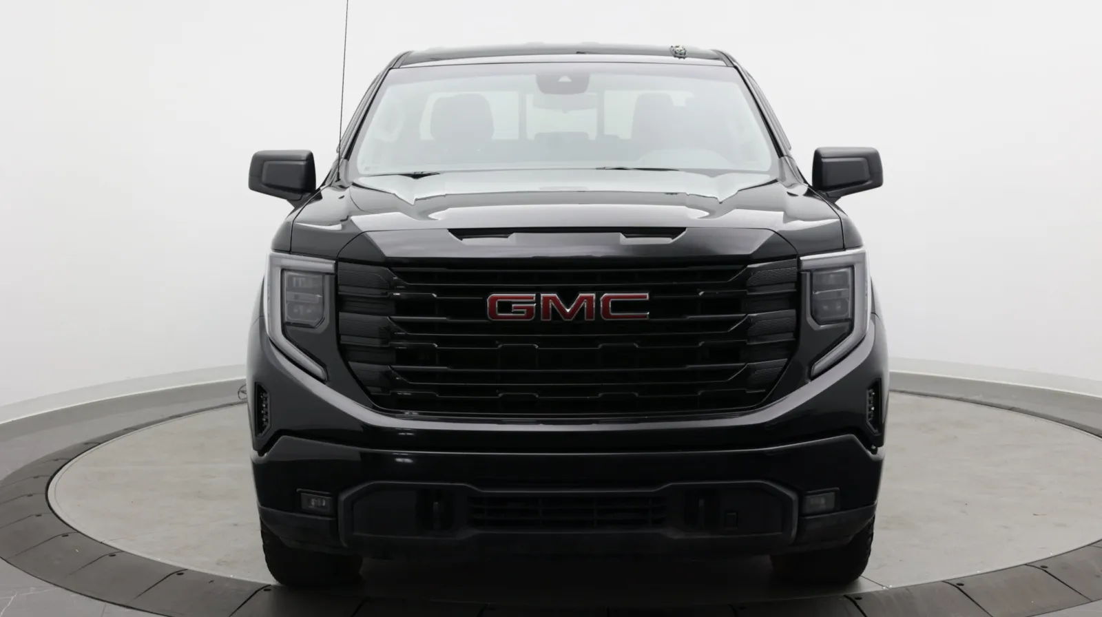 GMC Sierra photo 2