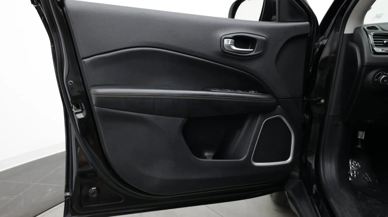 Jeep Compass photo 12