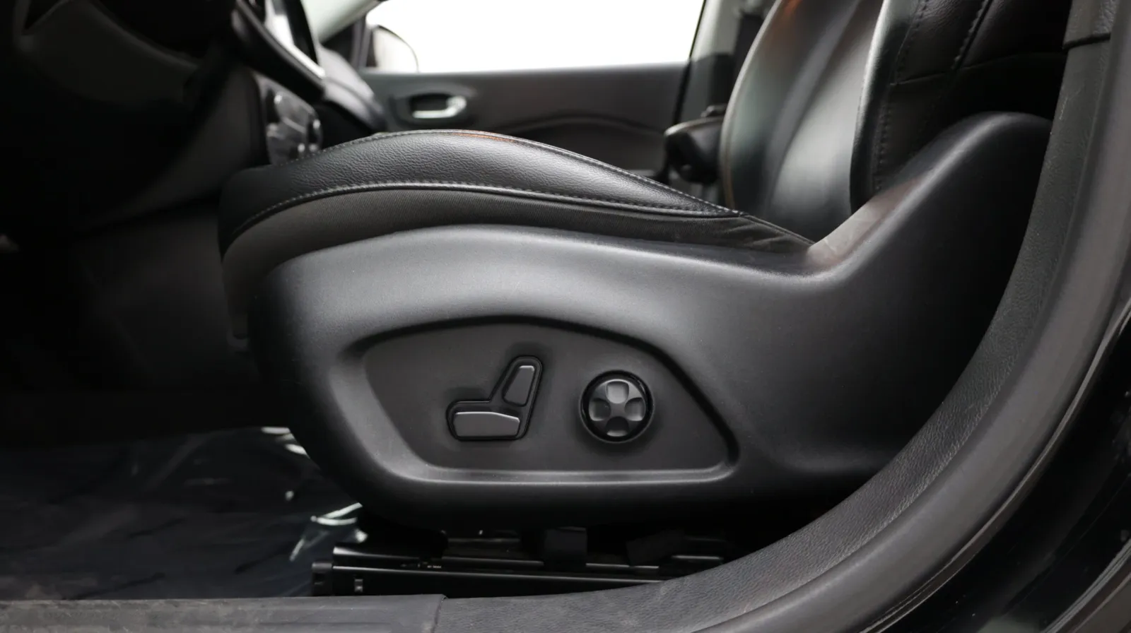 Jeep Compass photo 15