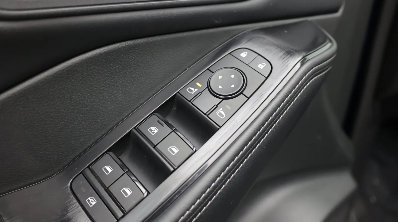 Nissan Rogue photo 16