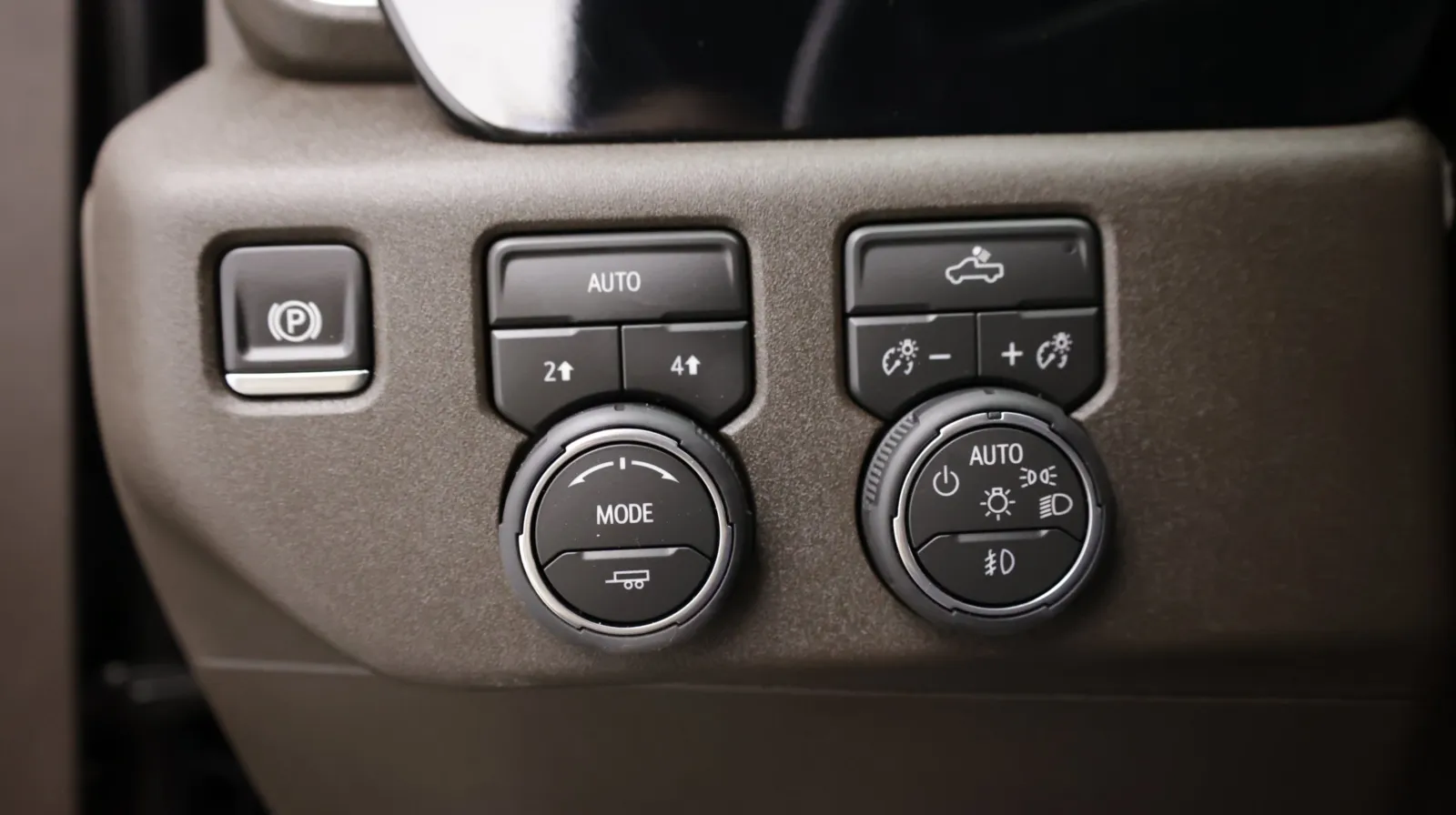 Chevrolet Silverado photo 16