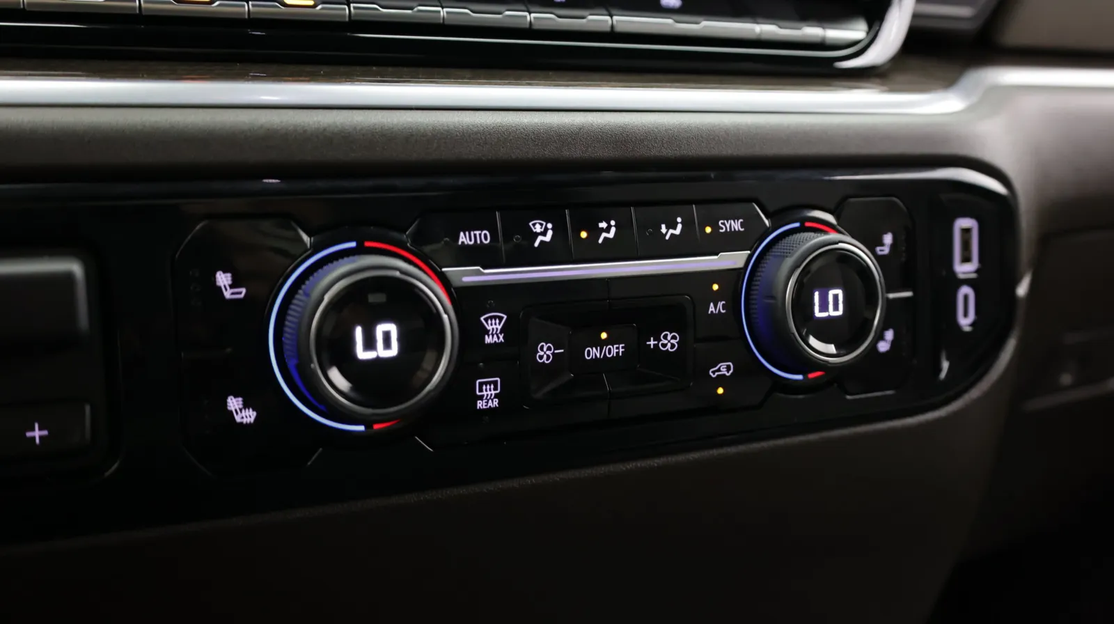 Chevrolet Silverado photo 18
