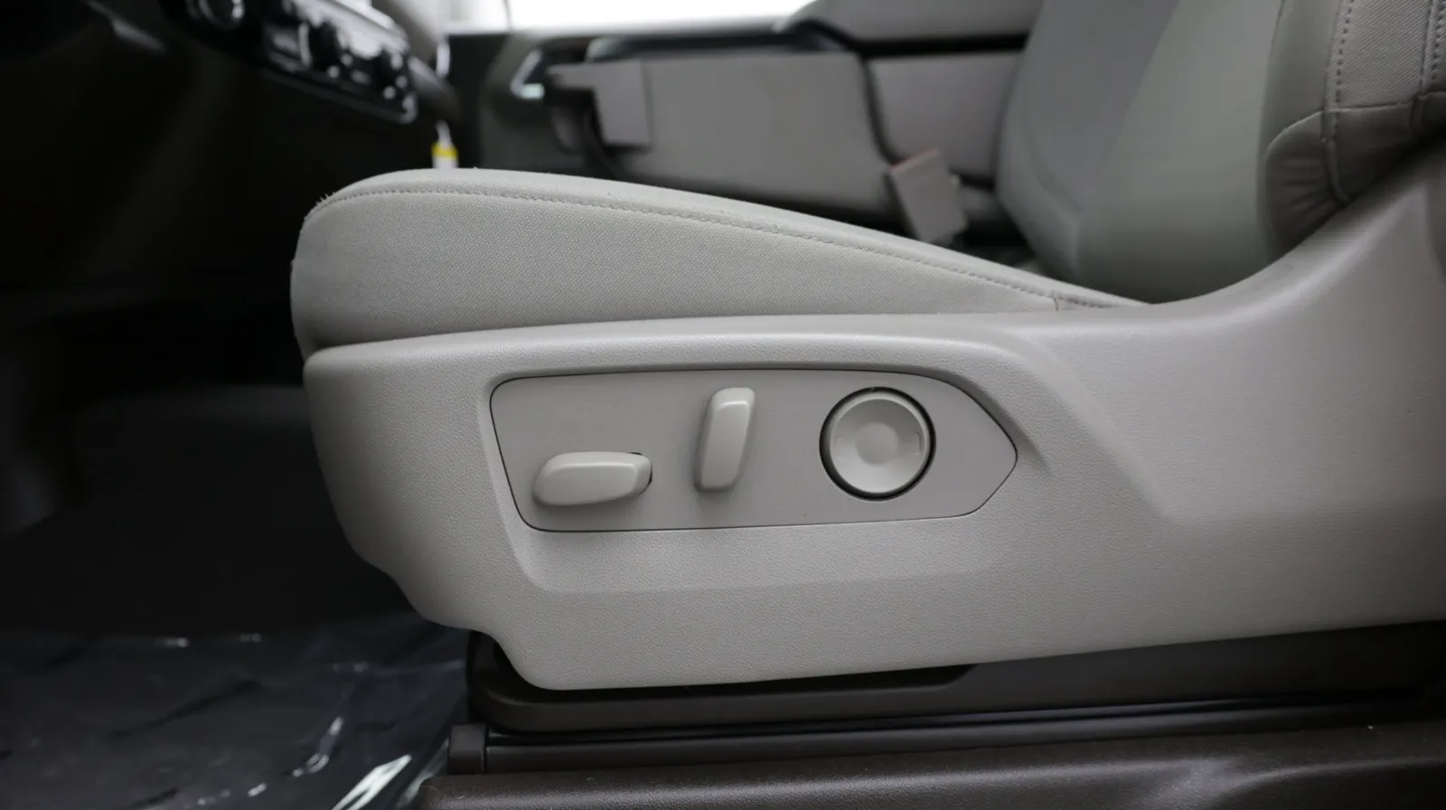 Chevrolet Silverado photo 14