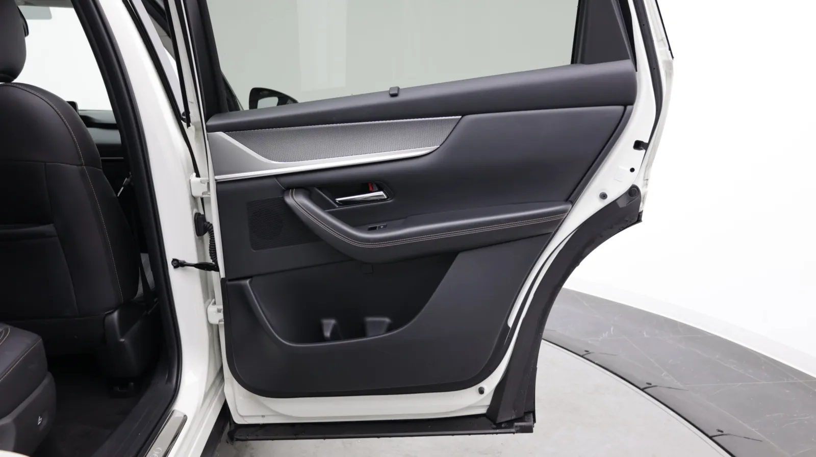 Mazda CX-90 photo 32