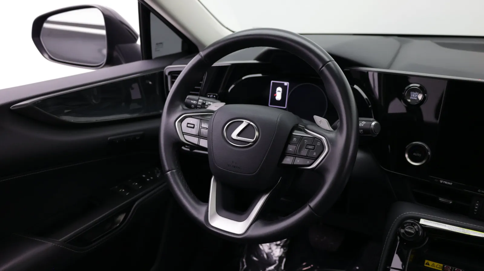 Lexus NX photo 32
