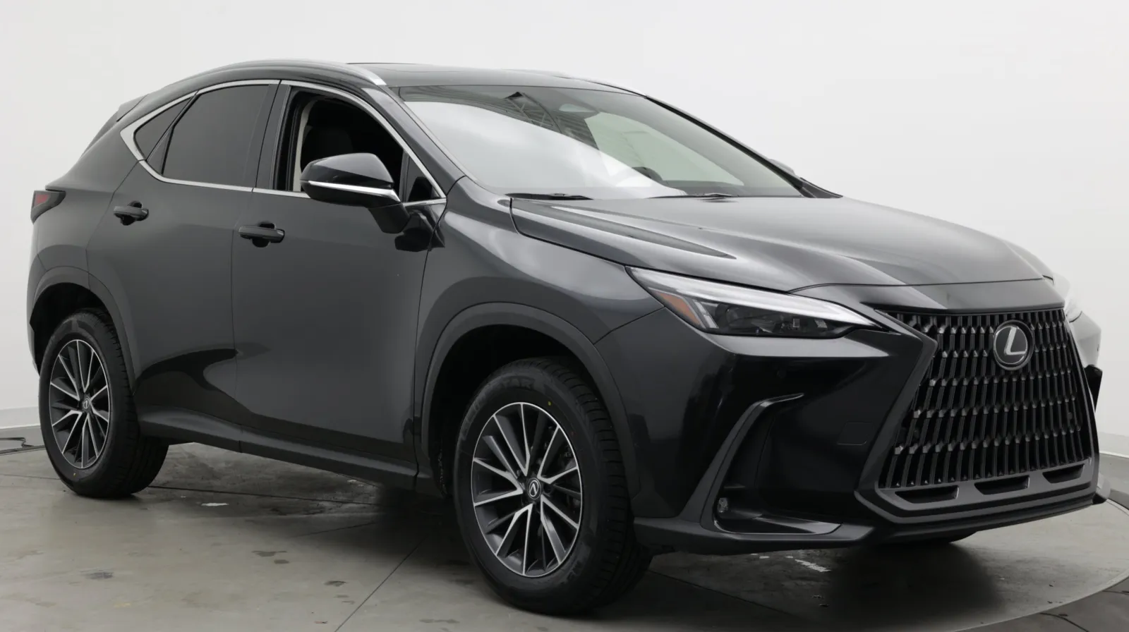 Lexus NX photo 3