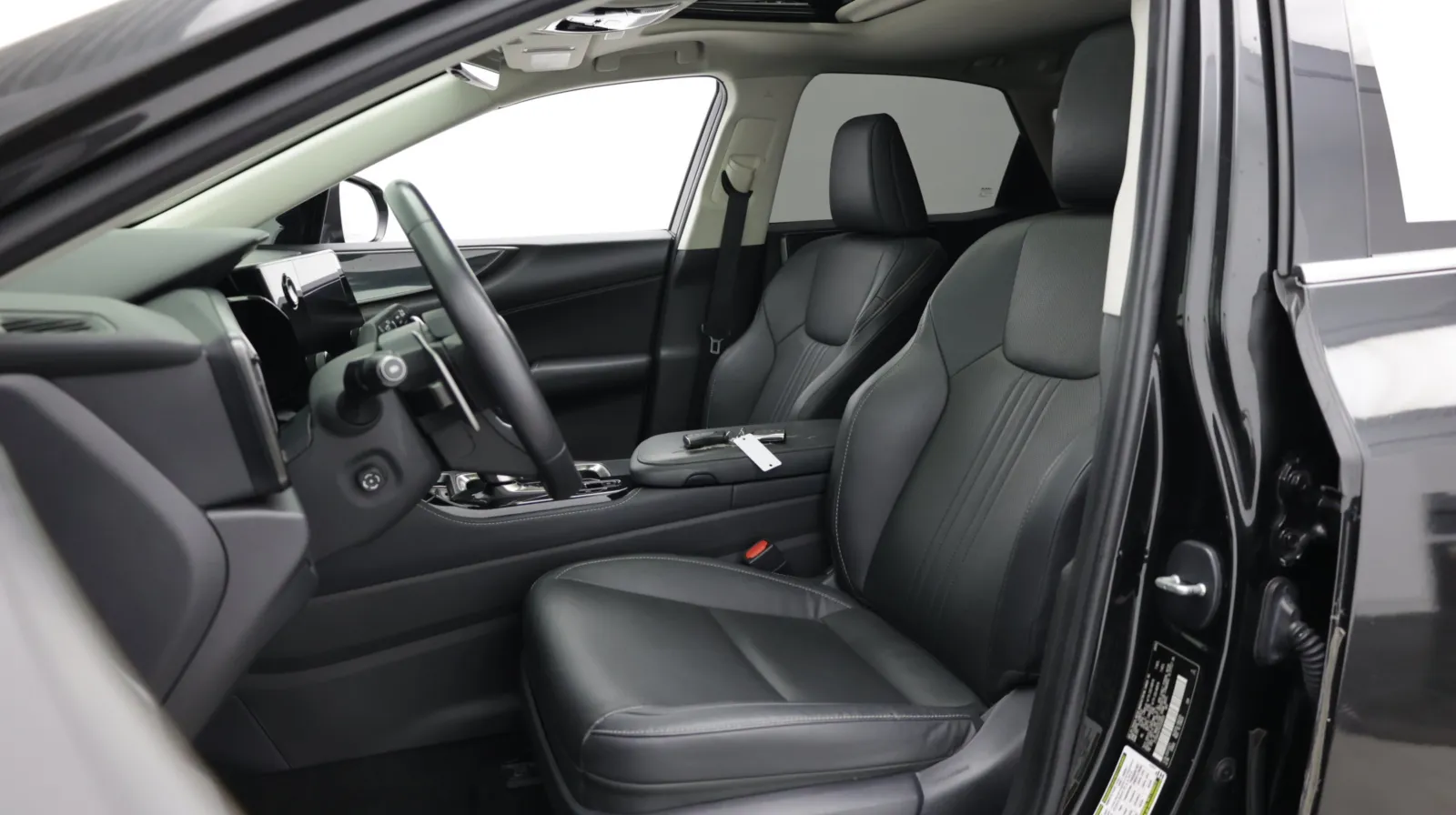 Lexus NX photo 17
