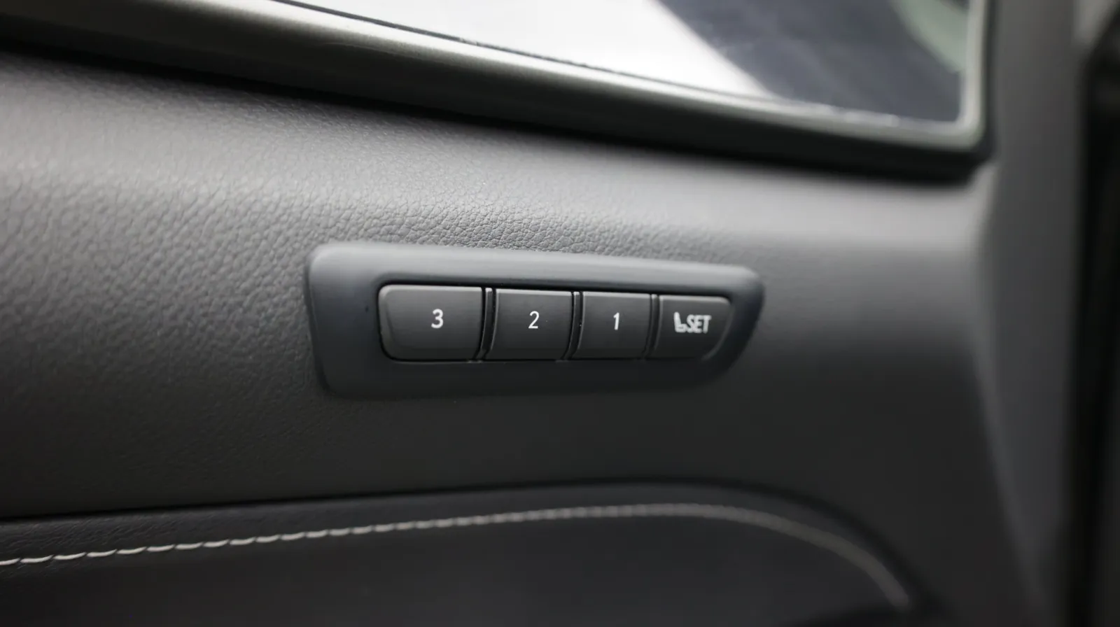 Lexus NX photo 14