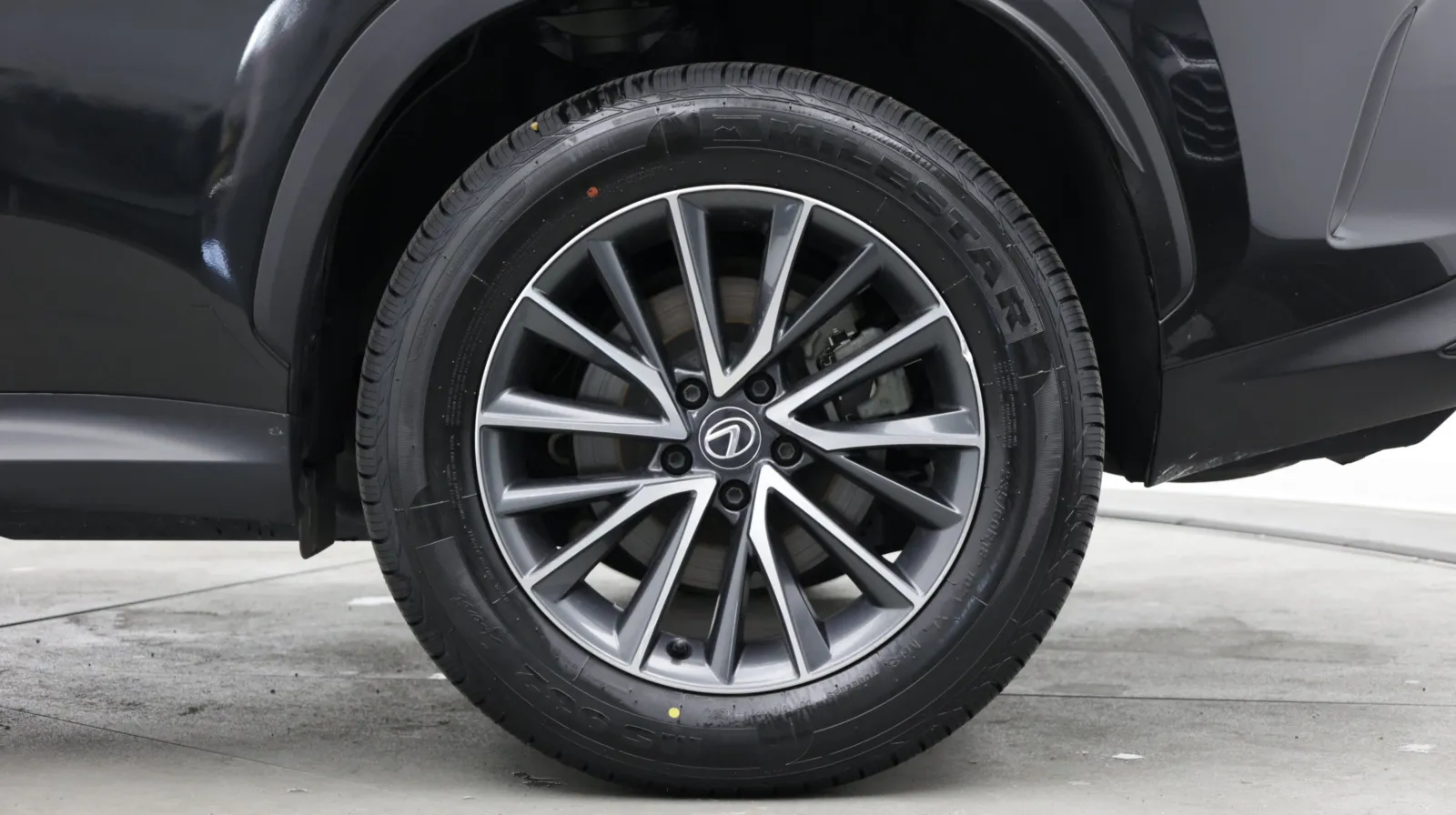 Lexus NX photo 9