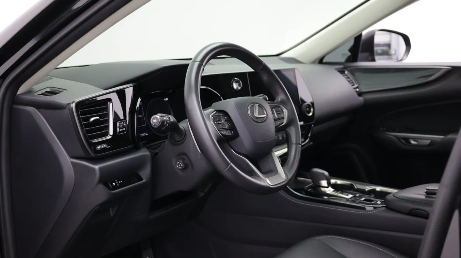 Lexus NX photo 12