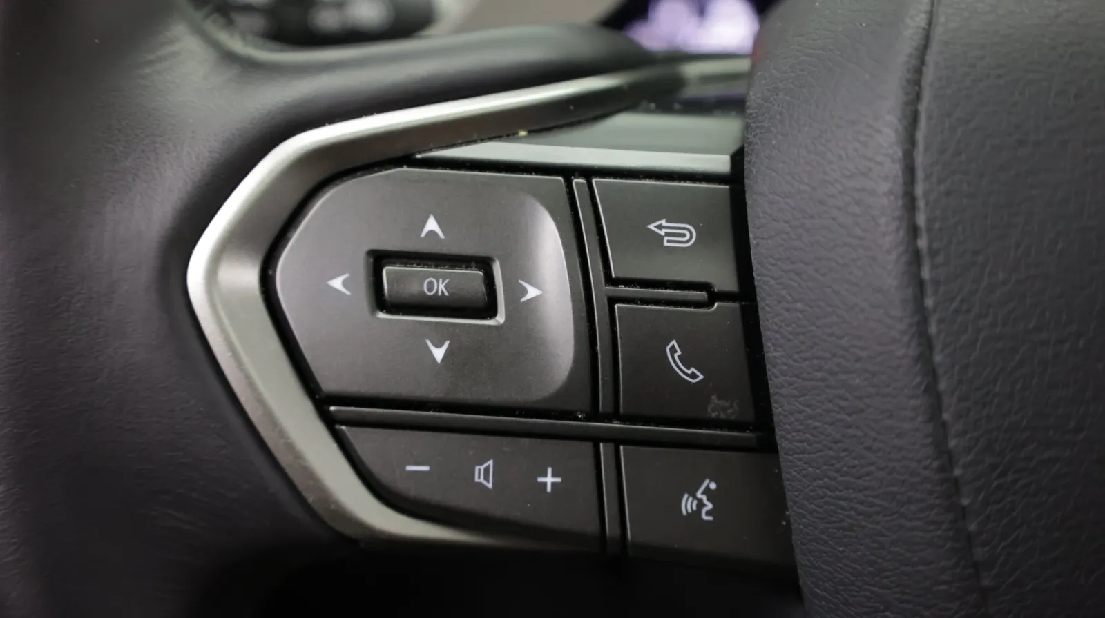 Lexus NX photo 24