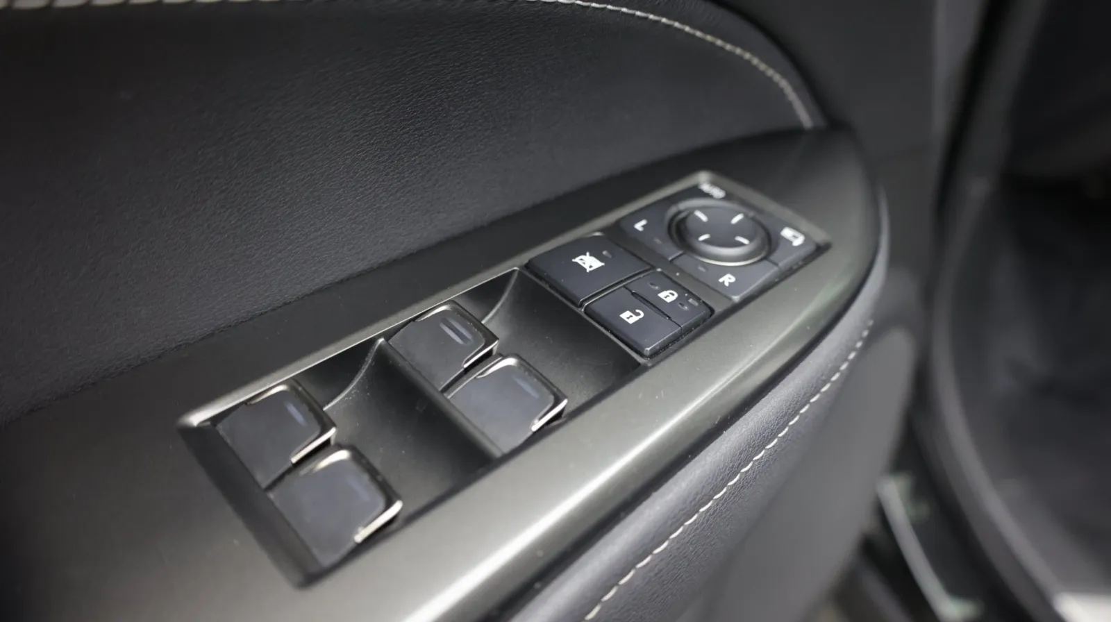 Lexus NX photo 13