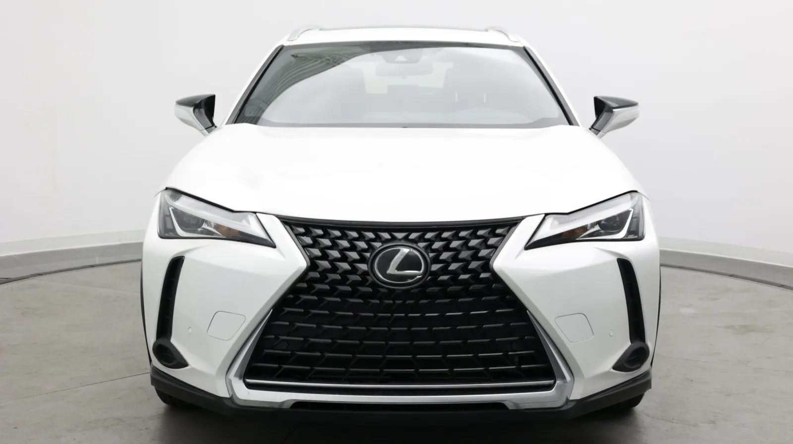 Lexus UX photo 2
