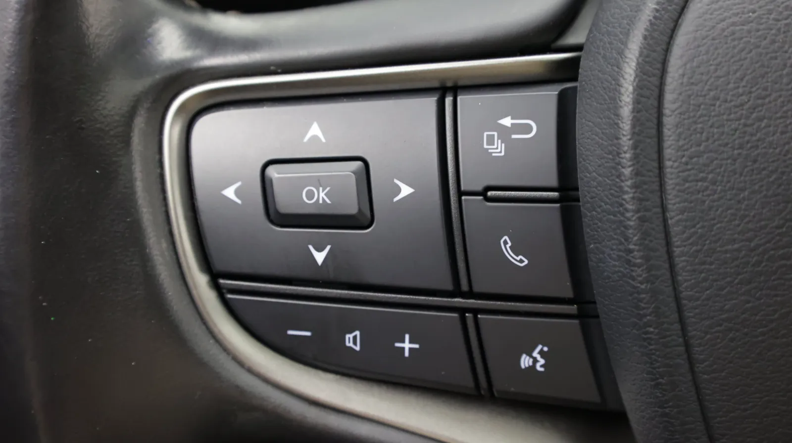 Lexus UX photo 27