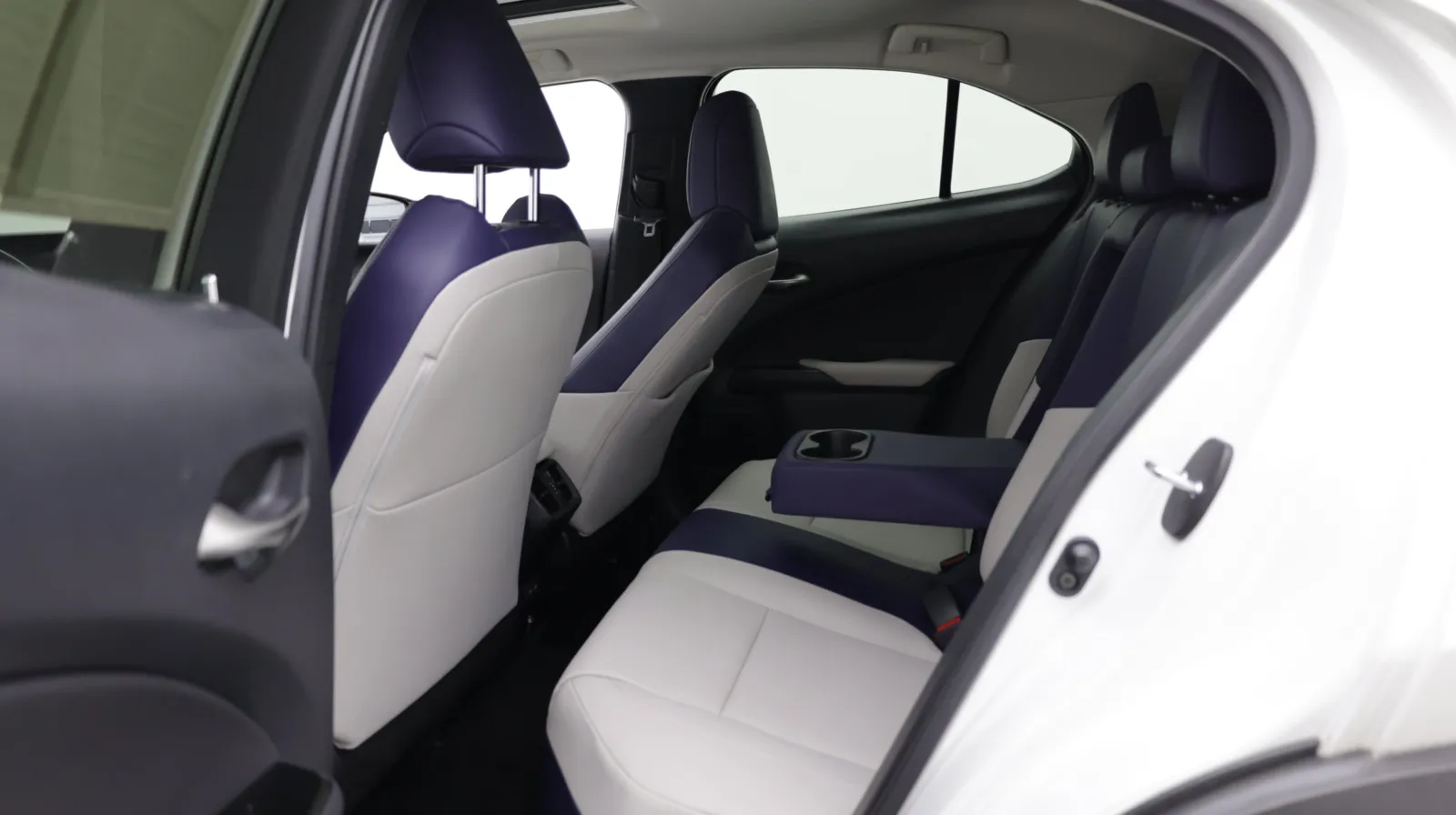 Lexus UX photo 29