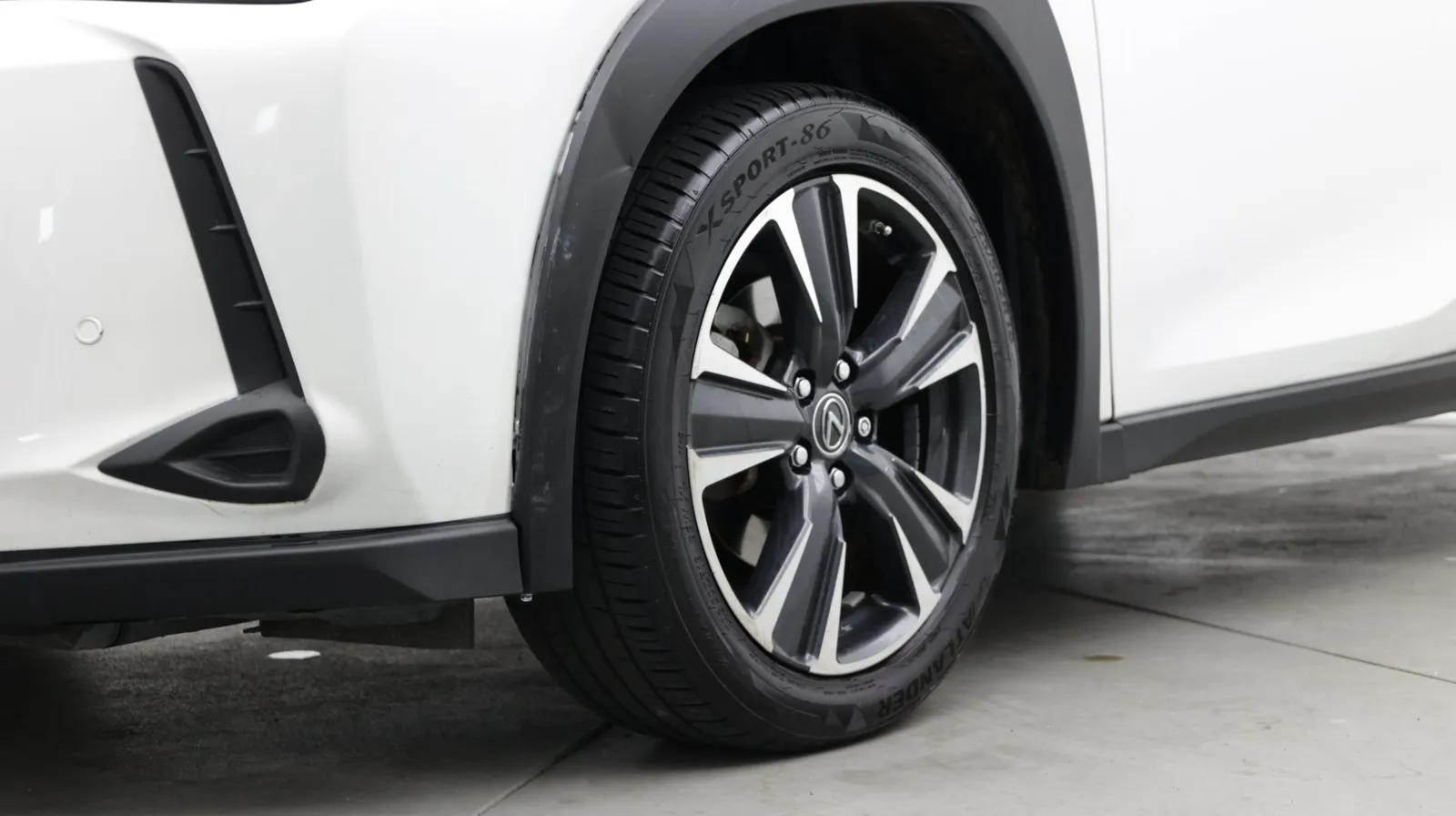 Lexus UX photo 10