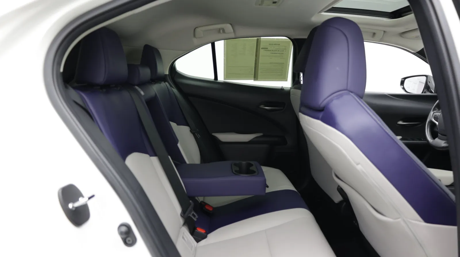 Lexus UX photo 37