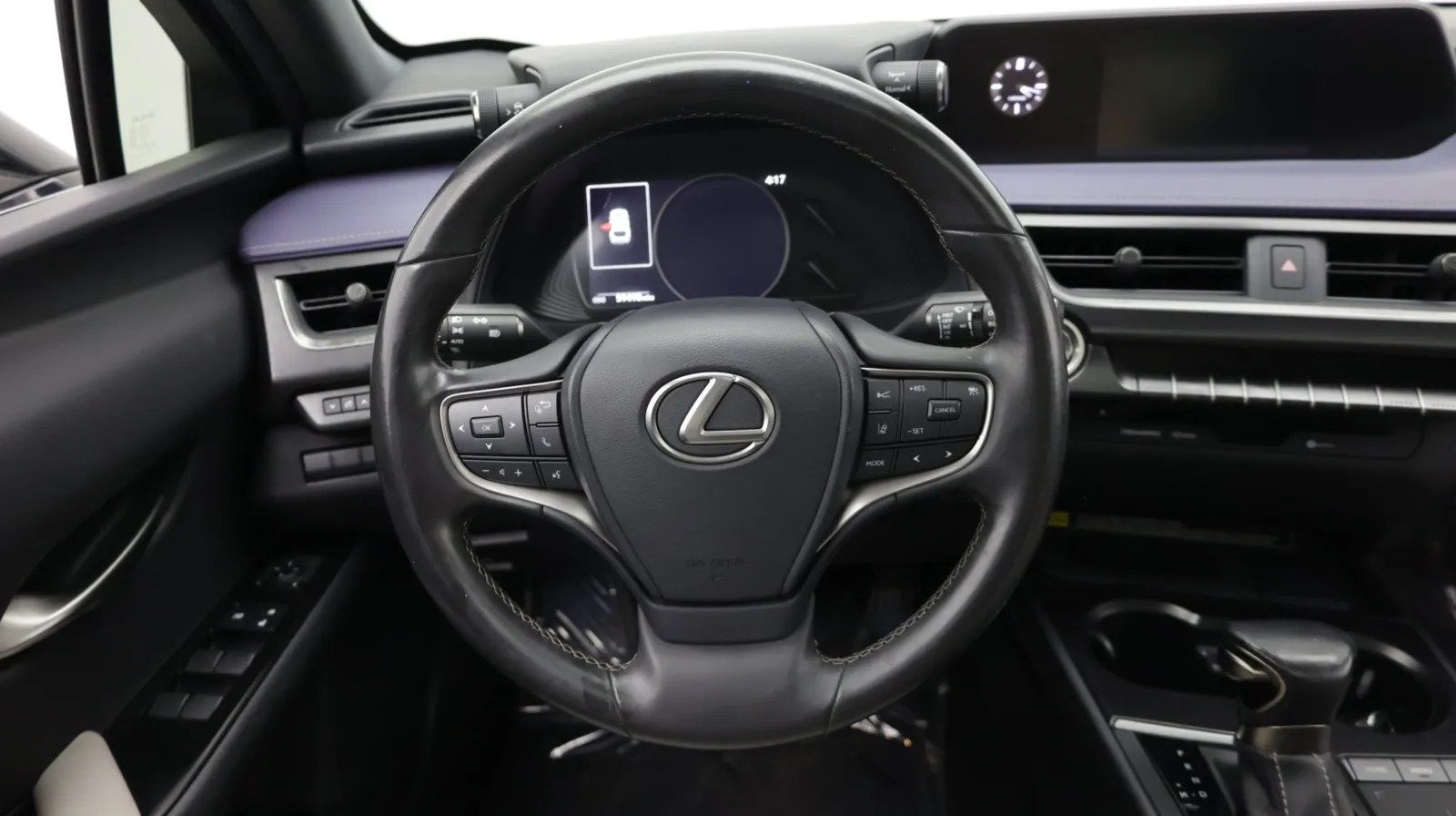 Lexus UX photo 31