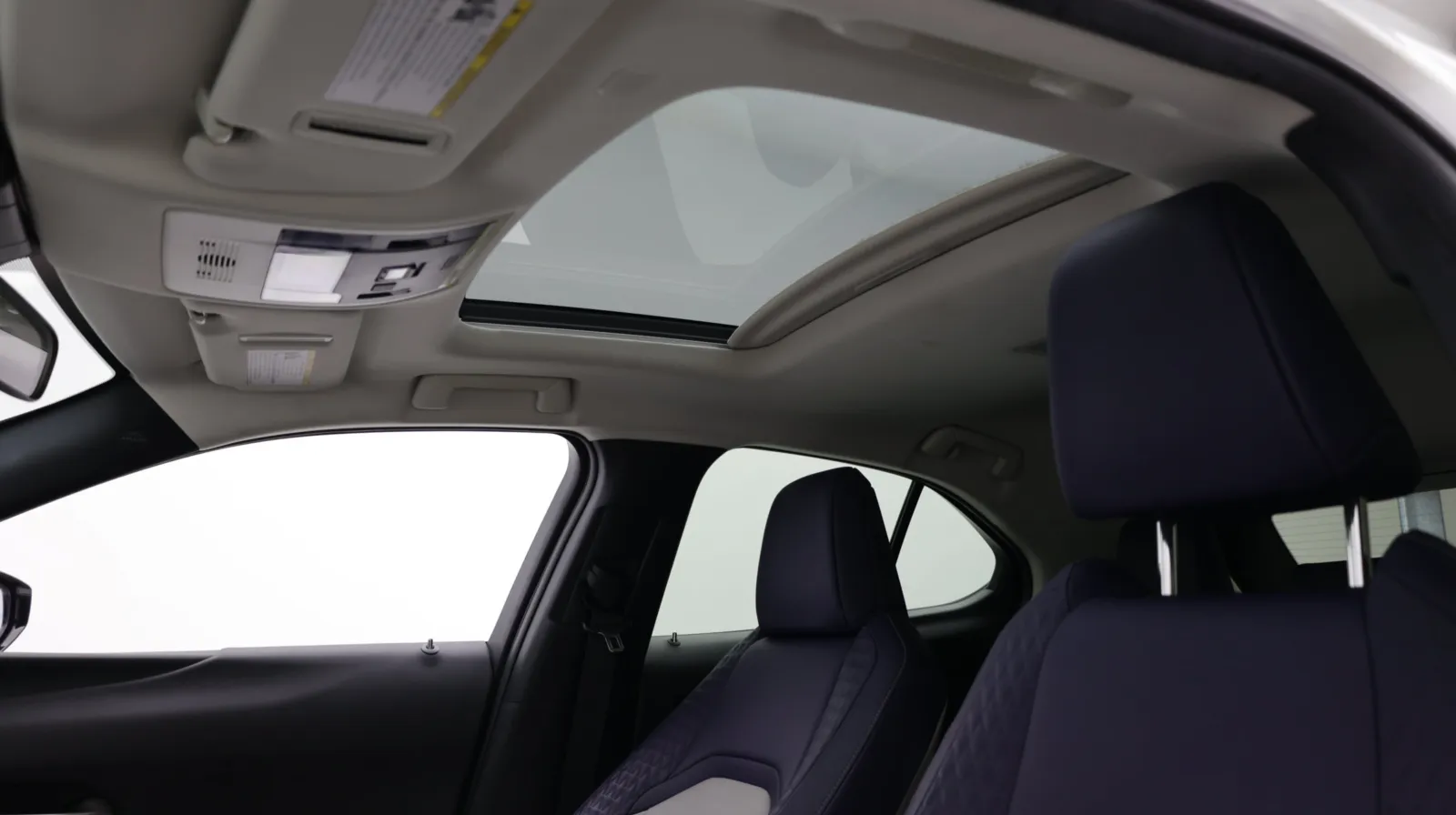 Lexus UX photo 5