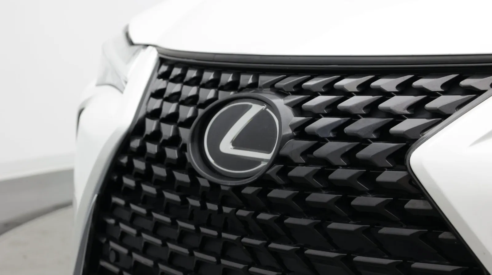 Lexus UX photo 9
