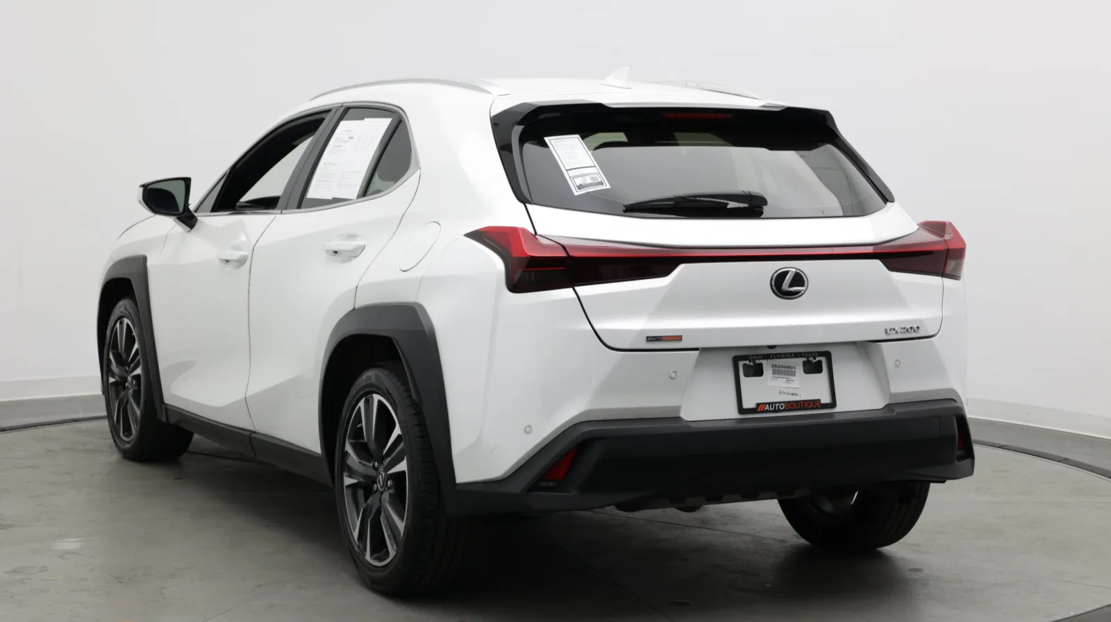 Lexus UX photo 6