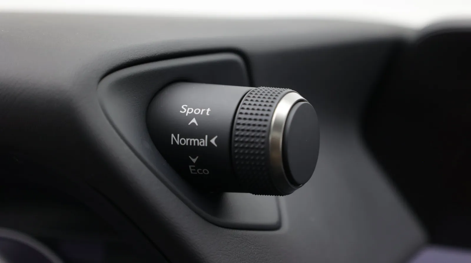 Lexus UX photo 19