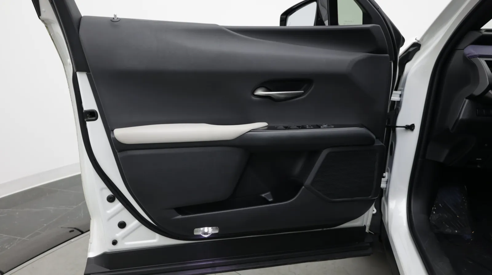 Lexus UX photo 13