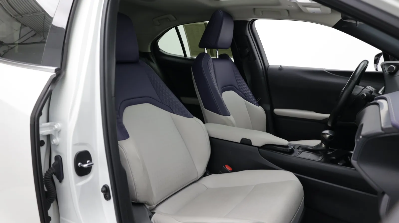Lexus UX photo 43