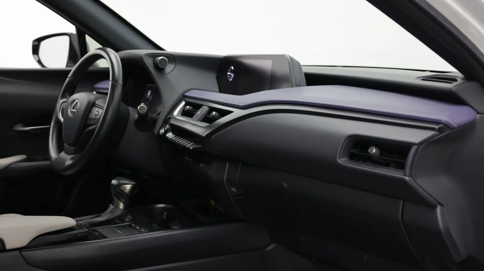 Lexus UX photo 41
