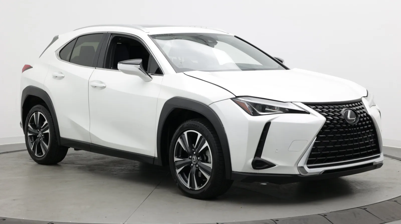 Lexus UX photo 3