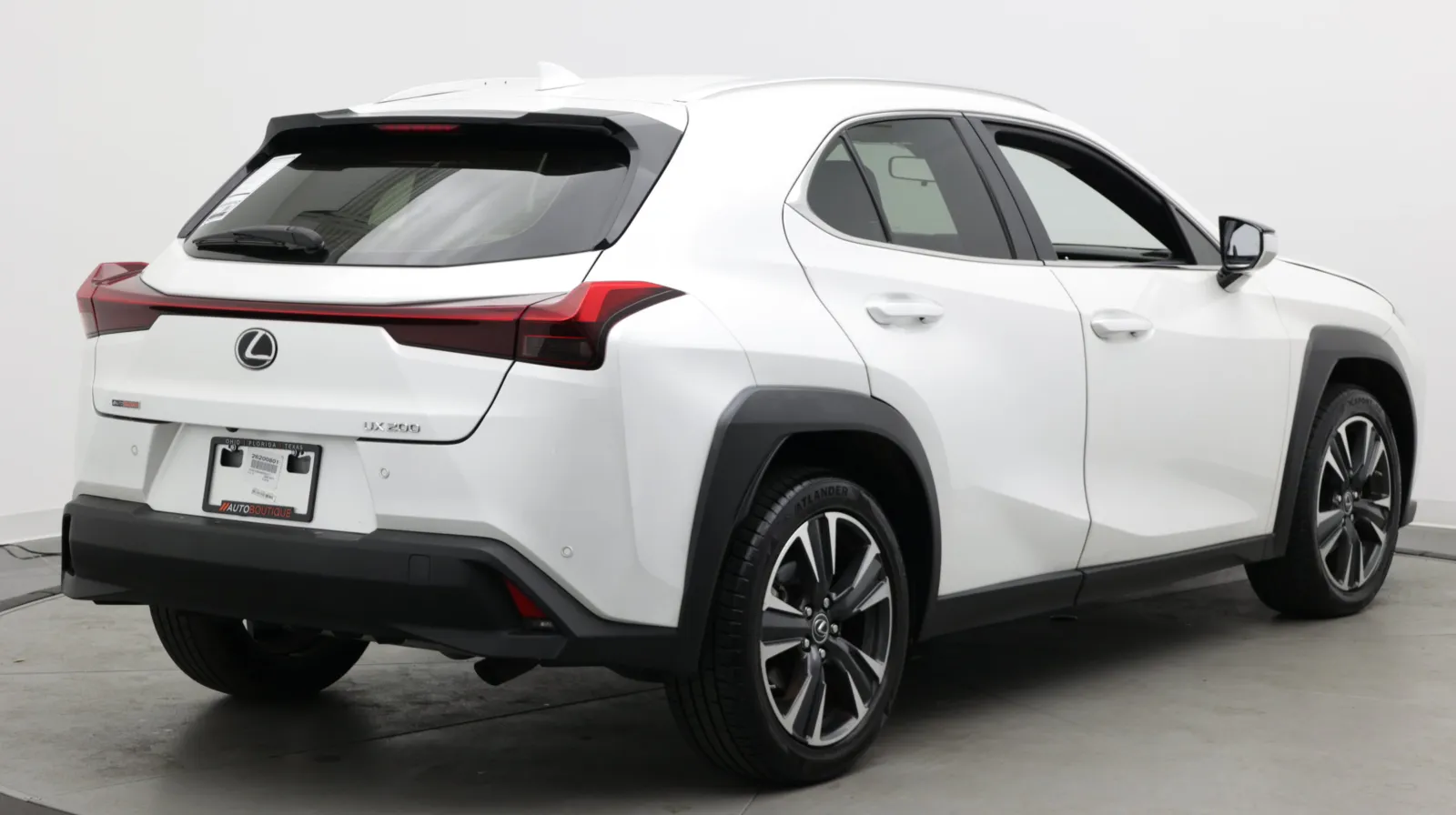 Lexus UX photo 8